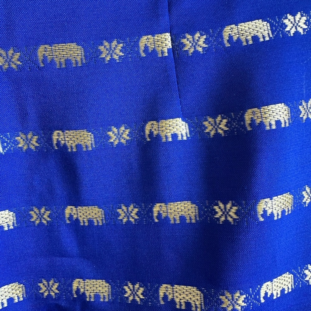 Vtg ThaiSilk Finished Wrap Skirt Elephants Blue Gold Thailand 50” X 38” - Picture 3 of 8